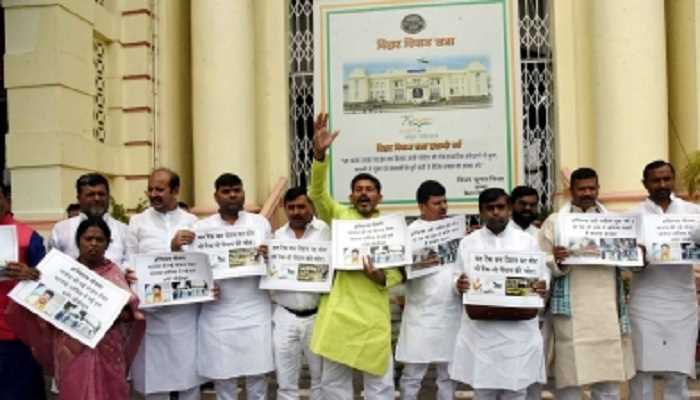 बिहार विधानसभा में अग्निपथ को लेकर रार कायम, विपक्ष का हंगामा जारी